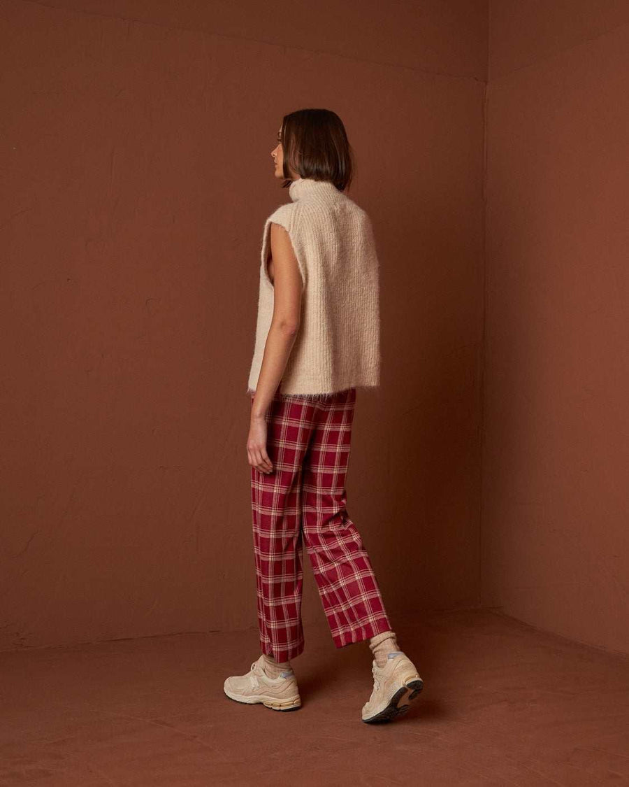 Indi and Cold Chaleco Turtle Neck Crudo
