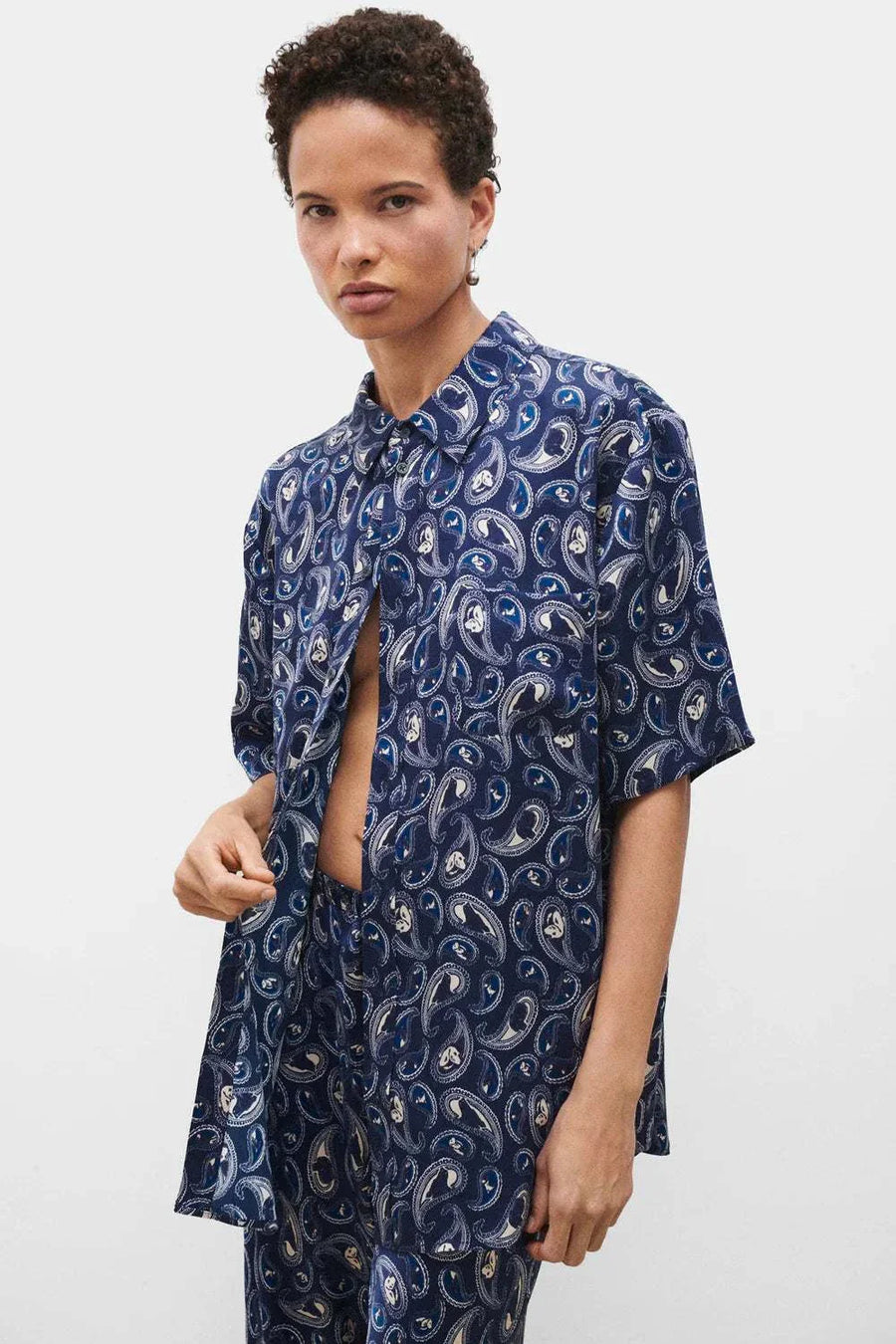 Silk Laundry Short Sleeve Boyfriend Shirt Hounds Paisley